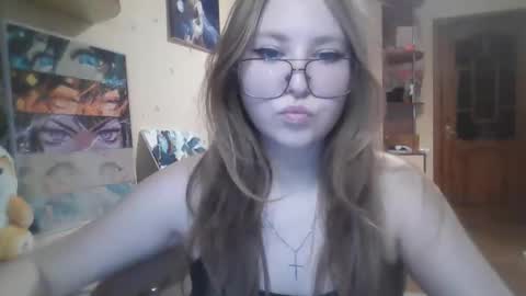Snapshot of cute_minx chatting on February 5, 7:51 pm Veronica online show from February 5, 7:51 pm