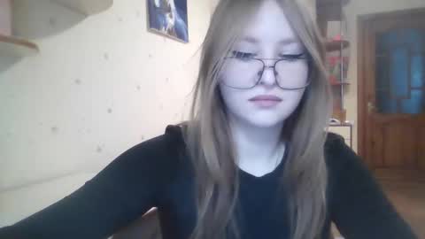 Snapshot of cute_minx chatting on February 7, 7:45 am Veronica online show from February 7, 7:45 am