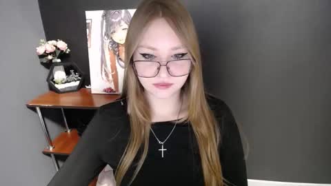 Snapshot of cute_minx chatting on February 11, 7:24 am Veronica online show from February 11, 7:24 am