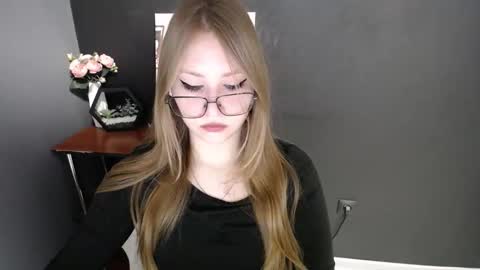 Snapshot of cute_minx chatting on February 27, 8:14 am Veronica online show from February 27, 8:14 am