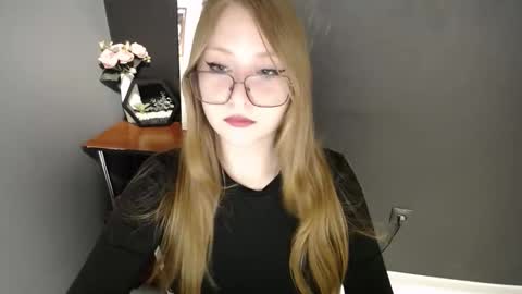 Snapshot of cute_minx chatting on March 2, 7:15 am Veronica online show from March 2, 7:15 am