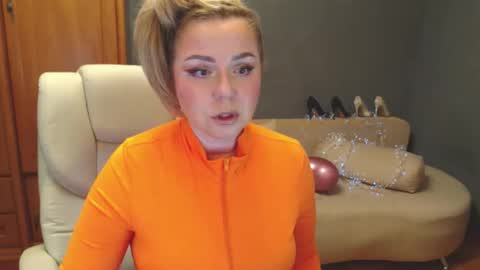 cute_phoenix online show from May 6, 7:19 pm