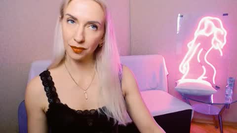 cute_smile_shy online show from November 18, 9:08 pm