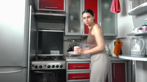 cute_strawberry_ online show from December 21, 9:44 am