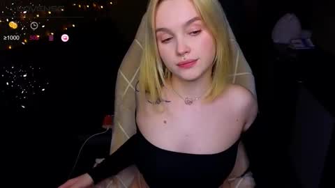 Snapshot of cute_summer_breathe chatting on October 21, 7:03 pm Sue online show from October 21, 7:03 pm