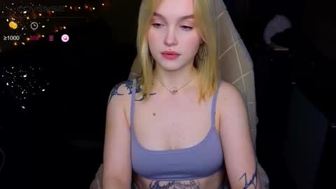 Snapshot of cute_summer_breathe chatting on October 26, 7:42 pm Sue online show from October 26, 7:42 pm