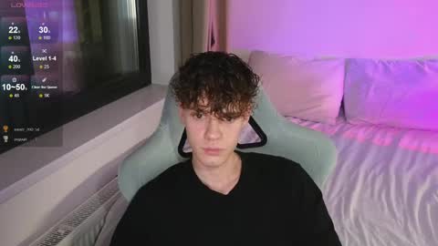 Snapshot of cute_thomas chatting on June 3, 7:41 pm Thomas - online show from June 3, 7:41 pm