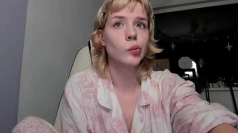Amy online show from October 4, 2:37 pm