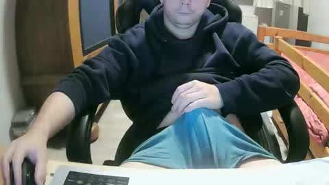 Snapshot of cuteboy090 chatting on October 1, 10:05 pm Cuteboy090 online show from October 1, 10:05 pm