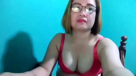 Snapshot of cutechey06 chatting on January 12, 12:18 am Sky online show from January 12, 12:18 am