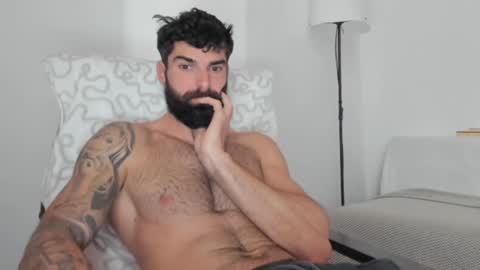 cuteeboy online show from February 4, 7:07 am