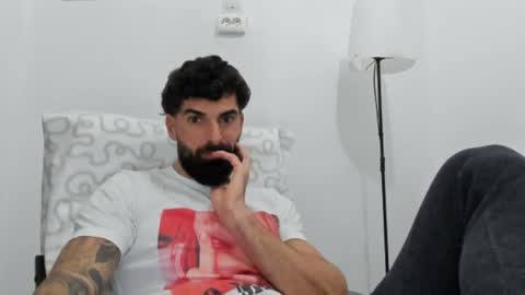 Snapshot of cuteeboy chatting on February 6, 1:25 pm cuteeboy online show from February 6, 1:25 pm