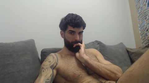 Snapshot of cuteeboy chatting on February 13, 8:10 am cuteeboy online show from February 13, 8:10 am