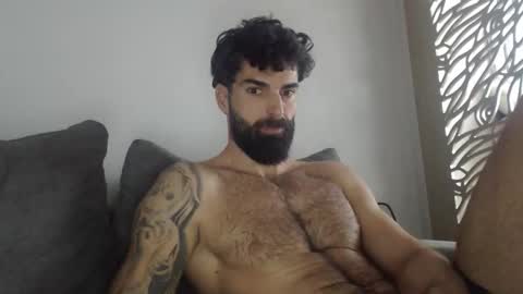 Snapshot of cuteeboy chatting on February 14, 8:33 am cuteeboy online show from February 14, 8:33 am