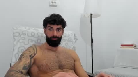 Snapshot of cuteeboy chatting on February 17, 1:51 pm cuteeboy online show from February 17, 1:51 pm