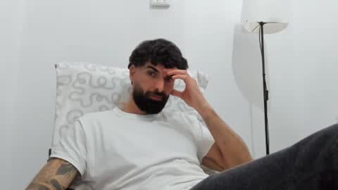 Snapshot of cuteeboy chatting on February 26, 7:46 pm cuteeboy online show from February 26, 7:46 pm