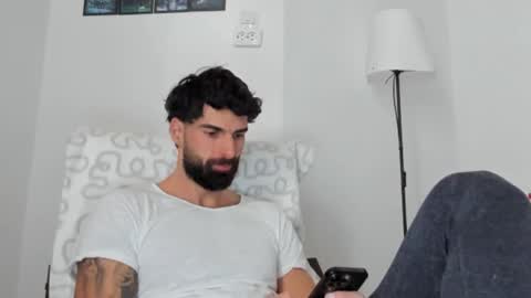 Snapshot of cuteeboy chatting on March 1, 9:22 am cuteeboy online show from March 1, 9:22 am