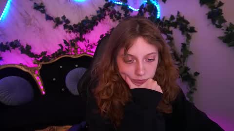 Snapshot of cuteefoxy chatting on November 3, 2:18 pm Foxy online show from November 3, 2:18 pm