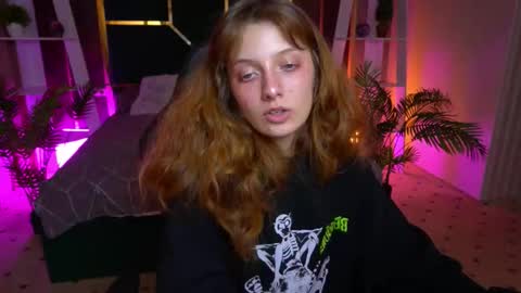 Snapshot of cuteefoxy chatting on November 18, 2:54 pm Foxy online show from November 18, 2:54 pm