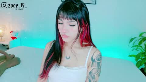 Zoe  online show from April 15, 5:03 am