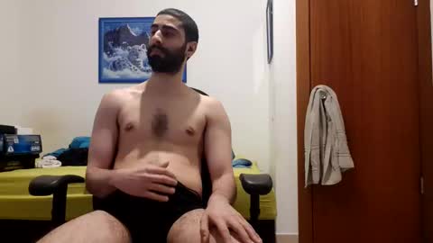 cuteguy52 online show from April 6, 9:38 pm