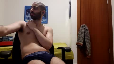 cuteguy52 online show from June 9, 9:48 pm