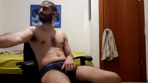 cuteguy52 online show from June 13, 9:57 pm