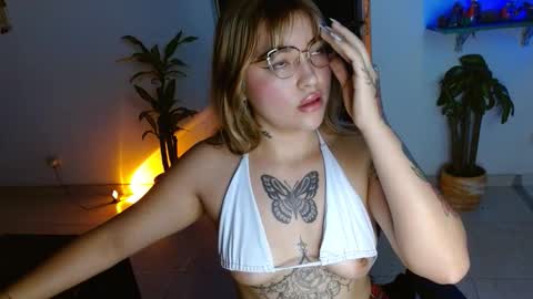 Snapshot of cuteisabella_ chatting on November 30, 6:56 pm isa online show from November 30, 6:56 pm
