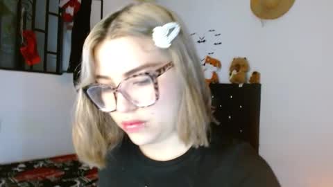 isabella online show from March 12, 4:13 pm