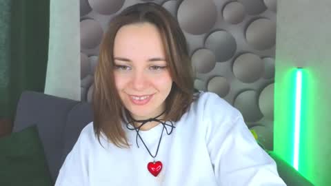 Snapshot of cutesmile_sharon chatting on February 14, 5:19 am cutesmile sharon online show from February 14, 5:19 am