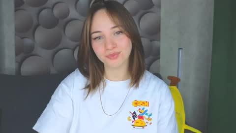 Snapshot of cutesmile_sharon chatting on February 20, 1:57 am cutesmile sharon online show from February 20, 1:57 am