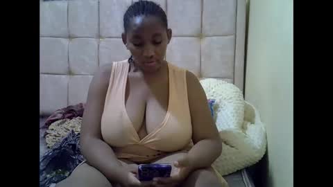 cutestebony1 online show from October 7, 1:36 am