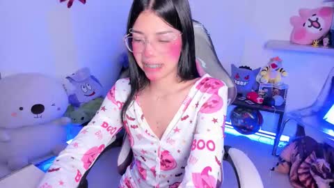  - independent model online show from October 10, 11:59 pm