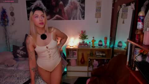 cuteweed420 online show from April 17, 11:19 pm