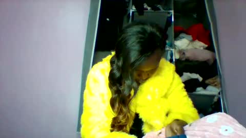 Snapshot of cutezola chatting on October 22, 5:30 am cutezola online show from October 22, 5:30 am