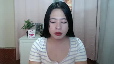 Snapshot of cutie_asianwoman chatting on December 17, 8:43 pm cutie_asianwoman online show from December 17, 8:43 pm