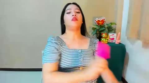 Snapshot of cutie_asianwoman chatting on October 8, 8:01 am cutie_asianwoman online show from October 8, 8:01 am