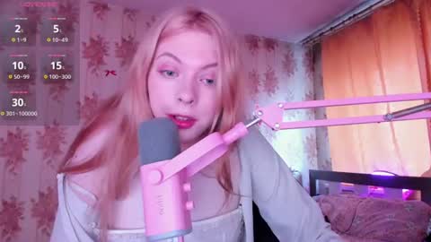 Snapshot of cutie_bambi_ chatting on June 18, 12:09 pm Bambi online show from June 18, 12:09 pm