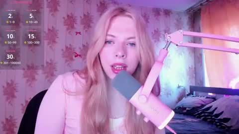 Snapshot of cutie_bambi_ chatting on June 27, 12:10 pm Bambi online show from June 27, 12:10 pm