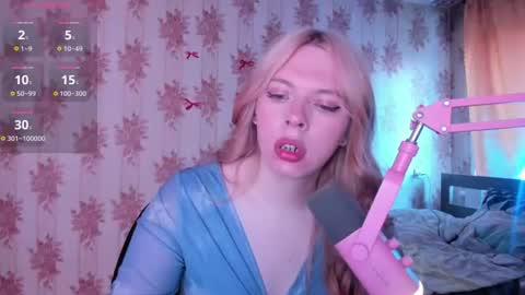 Snapshot of cutie_bambi_ chatting on July 17, 12:12 pm Bambi online show from July 17, 12:12 pm