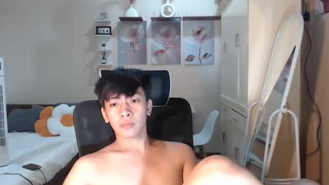 Snapshot of cutie_cumshow chatting on November 13, 6:56 am Neil Taylor online show from November 13, 6:56 am
