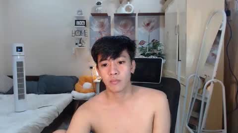 Snapshot of cutie_cumshow chatting on November 16, 6:19 am Neil Taylor online show from November 16, 6:19 am