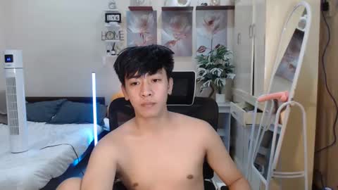 Snapshot of cutie_cumshow chatting on November 16, 6:24 pm Neil Taylor online show from November 16, 6:24 pm