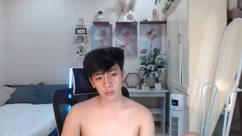 Snapshot of cutie_cumshow chatting on November 17, 5:08 pm Neil Taylor online show from November 17, 5:08 pm