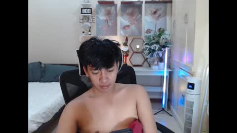 Snapshot of cutie_cumshow chatting on November 18, 6:56 pm Neil Taylor online show from November 18, 6:56 pm