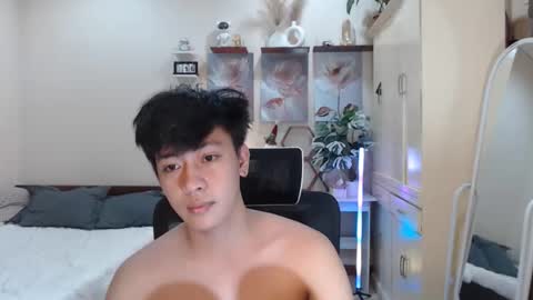 Snapshot of cutie_cumshow chatting on November 20, 7:02 pm Neil Taylor online show from November 20, 7:02 pm