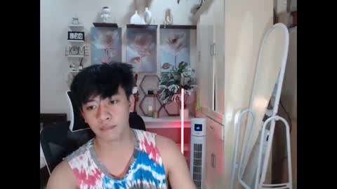 Snapshot of cutie_cumshow chatting on November 22, 6:18 pm Neil Taylor online show from November 22, 6:18 pm