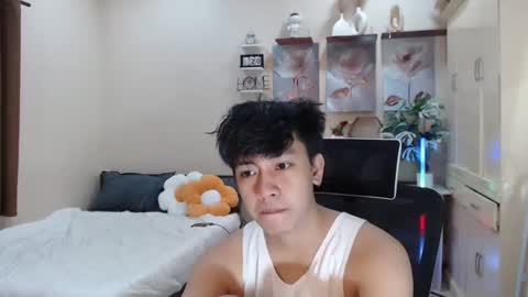 Snapshot of cutie_cumshow chatting on November 23, 5:13 pm Neil Taylor online show from November 23, 5:13 pm