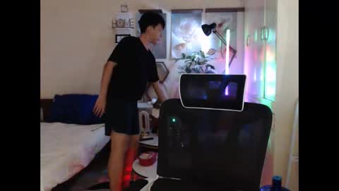 Snapshot of cutie_cumshow chatting on December 2, 1:17 pm Neil Taylor online show from December 2, 1:17 pm