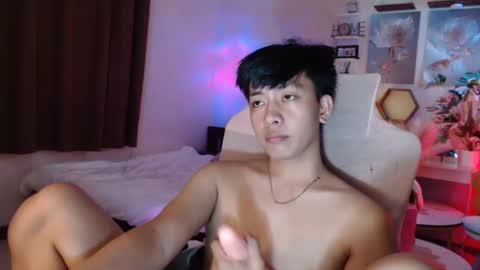 Snapshot of cutie_cumshow chatting on December 13, 7:53 pm Neil Taylor online show from December 13, 7:53 pm